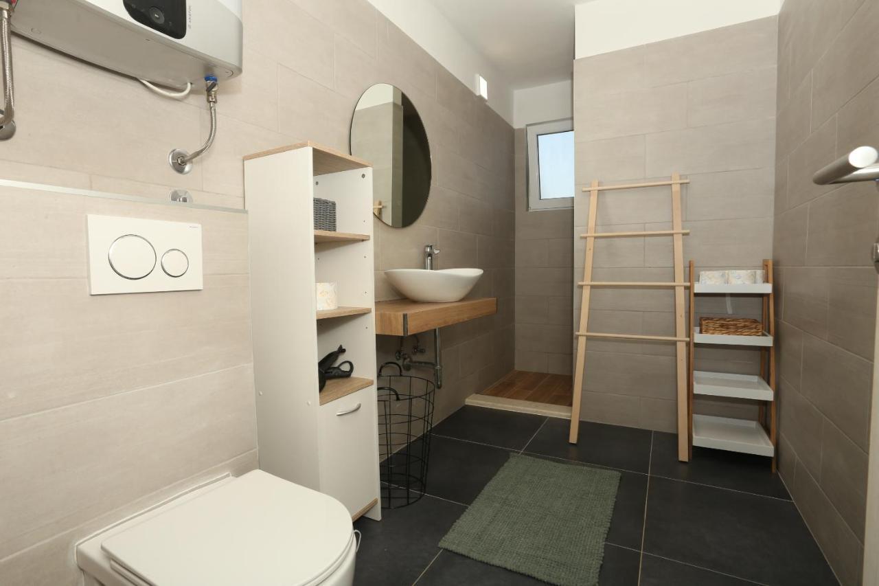 Apartman Luce โตรกีร์ ภายนอก รูปภาพ