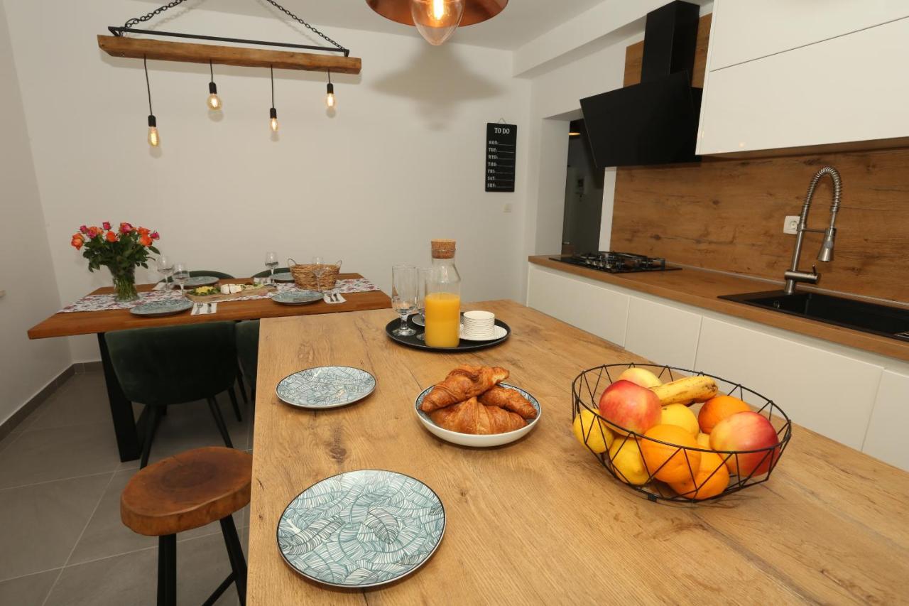 Apartman Luce โตรกีร์ ภายนอก รูปภาพ