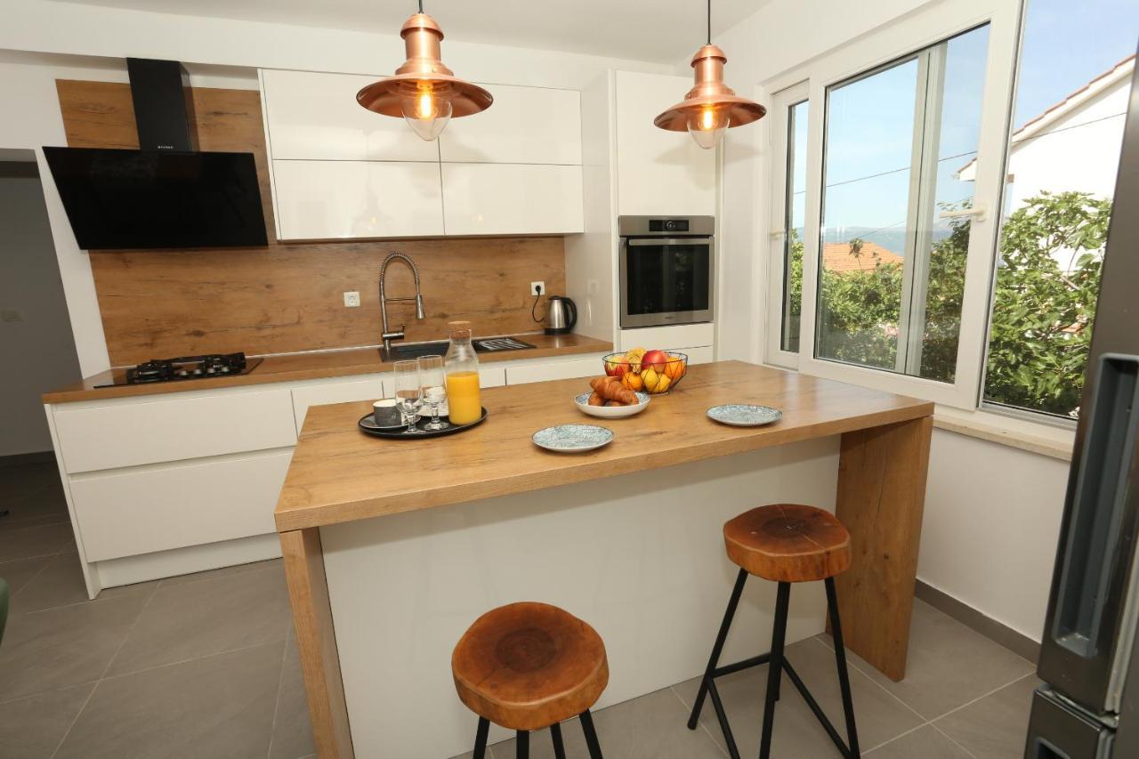 Apartman Luce โตรกีร์ ภายนอก รูปภาพ