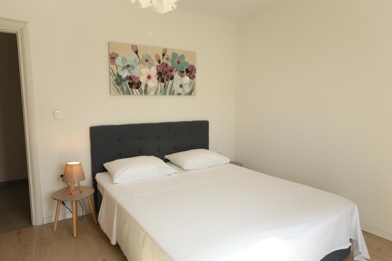 Apartman Luce โตรกีร์ ภายนอก รูปภาพ